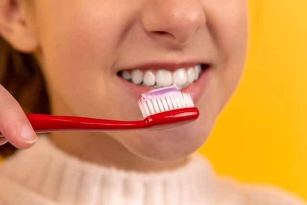 10 Astuces Simples Pour Améliorer Votre Hygiène Dentaire à la Maison